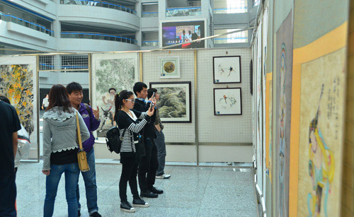 石河子大学美术系学子举办“艺•行”画展