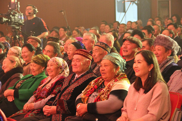 新疆额敏县举办“民族团结一家亲”纳吾茹孜节联欢晚会