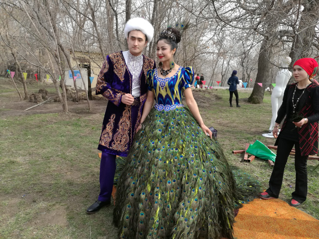 新疆伊犁•国际旅游谷第八届杏花文化旅游节开幕