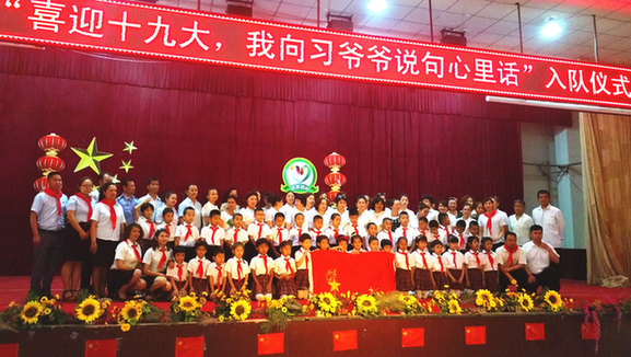 新疆若羌县168名小学生儿童节收到特殊礼物
