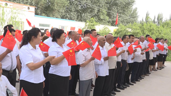 若羌县“4+2+1”模式开展“七一”全区万人重温入党誓词和入党宣誓活动