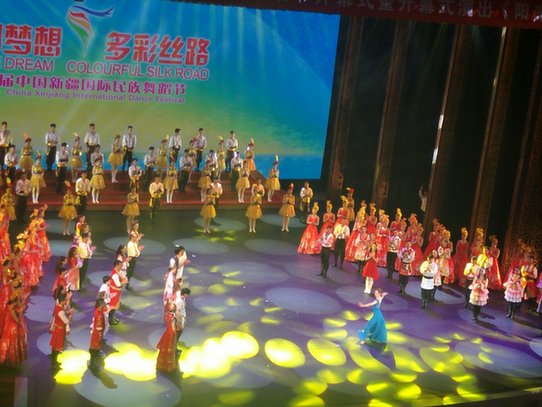第五届中国新疆国际民族舞蹈节开幕式举行彩排