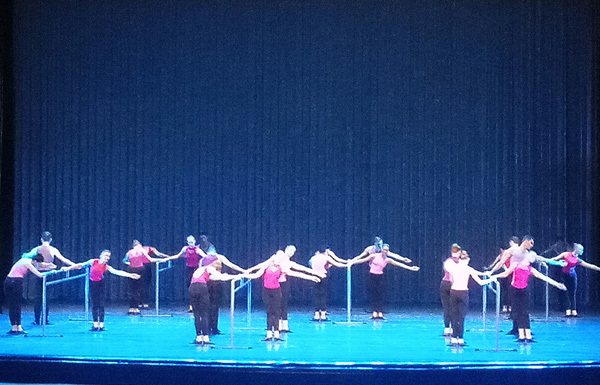 第五届中国新疆国际民族舞蹈节——波兰凯尔采舞剧院爵士舞和现代舞晚会首场演出在乌鲁木齐举办 ——看波兰舞者用足尖传递新疆风情
