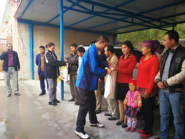 新疆拜城：工作队将党的关怀送到家中把温暖送到心中