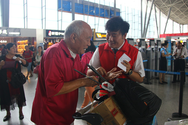 南航新疆：326名志愿者助力旺季 服务旅客6.5万人次