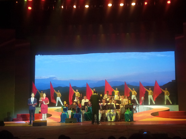 用歌声向祖国献礼——新疆生产建设兵团《兵团儿女向党心》演唱会在乌鲁木齐上演