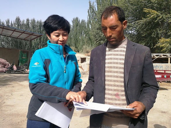 新疆拜城：“民族团结一家亲”活动走进养殖合作社