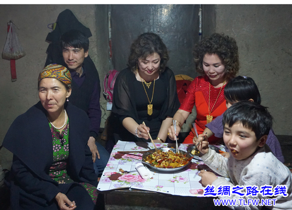吐鲁番市万名教师乡村学生家中过新年