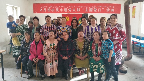 新疆若羌县：村民小组召开妇女座谈会喜迎“两会”召开
