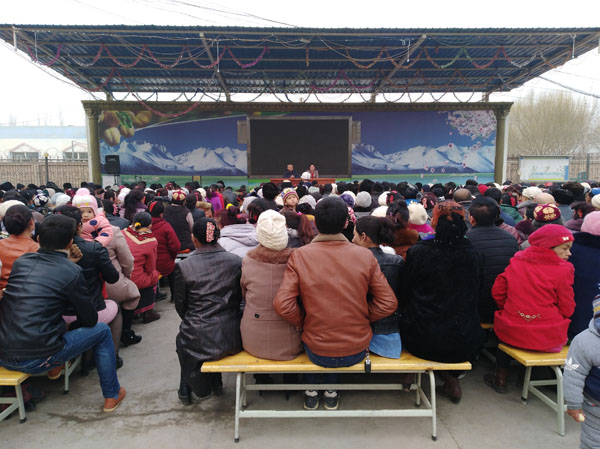 新疆党委办公厅驻村工作队：土地清理再分配　农业合作再助力