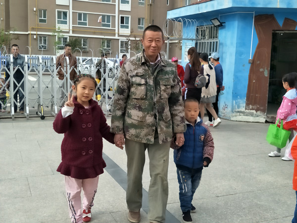 新疆兵团的孩子好幸福 上十五年学不用再交一分钱