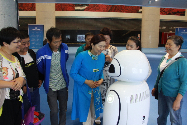 南航智能机器人将首次亮相第六届亚欧博览会