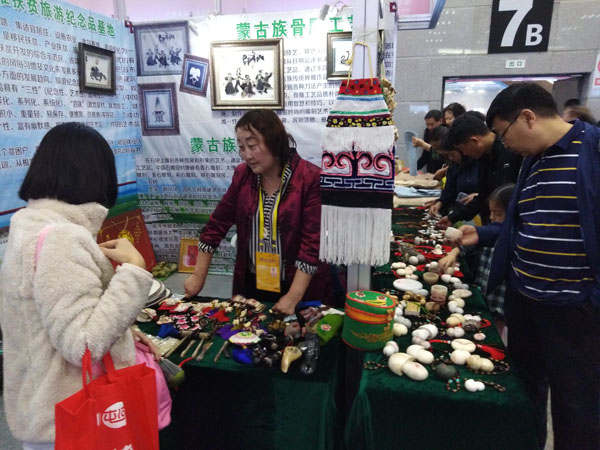第六届亚欧博览会为和静县民间刺绣、手工艺品带来商机