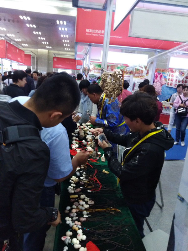 第六届亚欧博览会为和静县民间刺绣、手工艺品带来商机