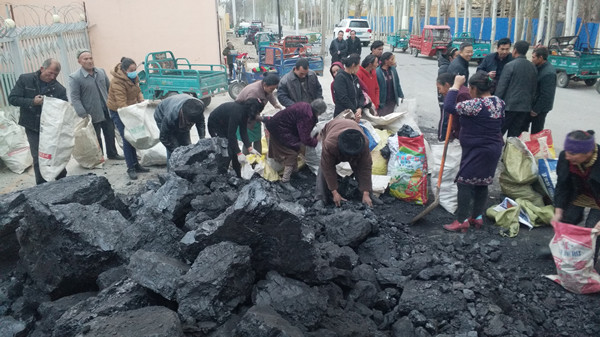 广汇集团送来60吨“爱心煤” 温暖对口帮扶村困难群众