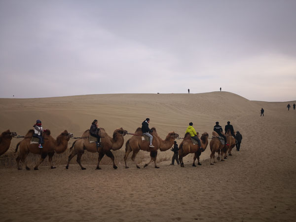 全国百余位旅游界达人、媒体记者感知新疆巴州旅游文化 走进“罗布淖尔”