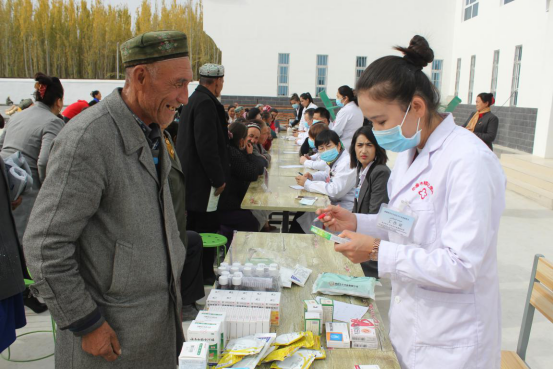 一抹白色暖人心——记新疆医学会亚贝希村健康扶贫活动